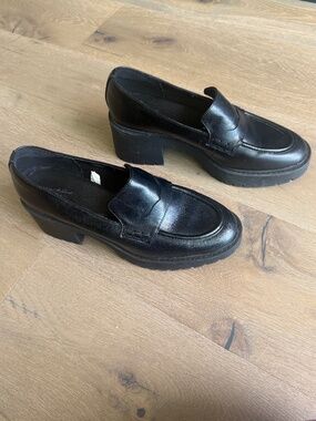Universal Thread Loafers (Women's 11)